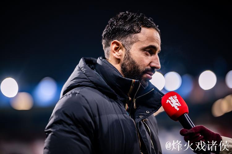 前教练:姆贝乌莫万能型选手,阿莫林的343阵型完美适配 前教练:姆贝乌莫万能型选手,阿莫林的343阵型完美适配